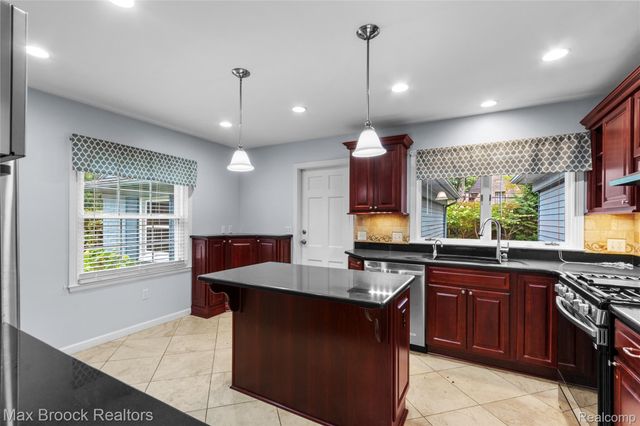 600 WESTWOOD Drive, Birmingham, MI 48009