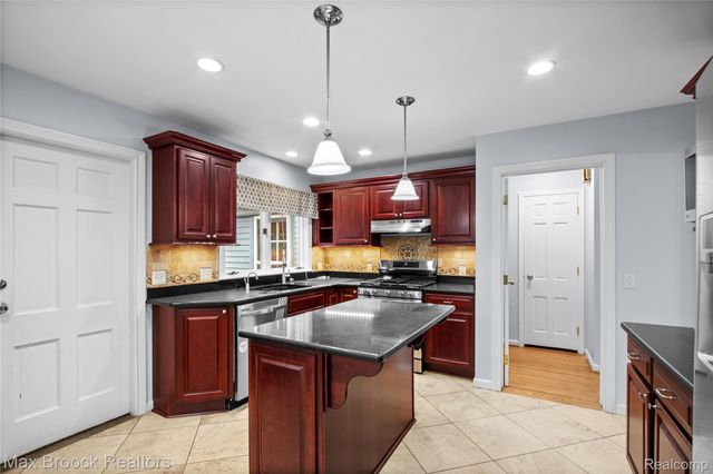 600 WESTWOOD Drive, Birmingham, MI 48009