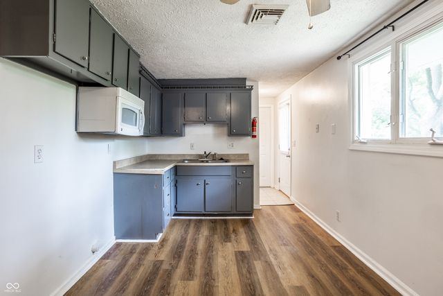 638 Karen Drive, Zionsville, IN 46077