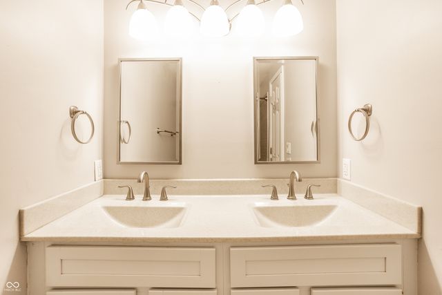 638 Karen Drive, Zionsville, IN 46077