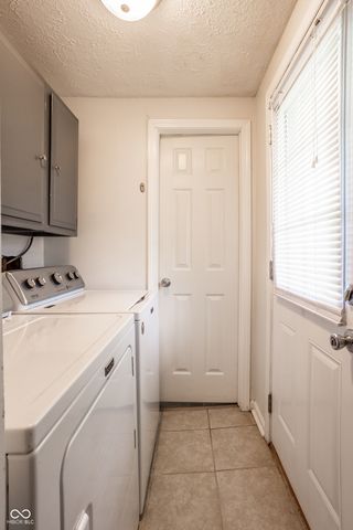 638 Karen Drive, Zionsville, IN 46077