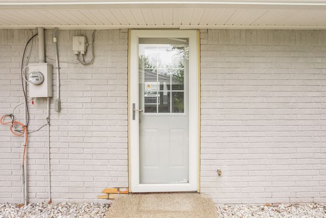 638 Karen Drive, Zionsville, IN 46077