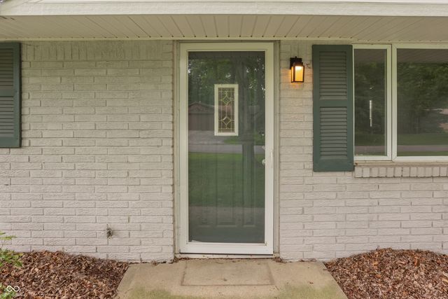 638 Karen Drive, Zionsville, IN 46077