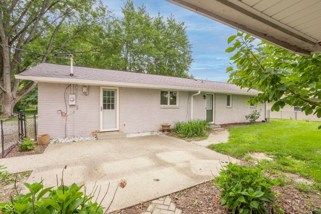 638 Karen Drive, Zionsville, IN 46077