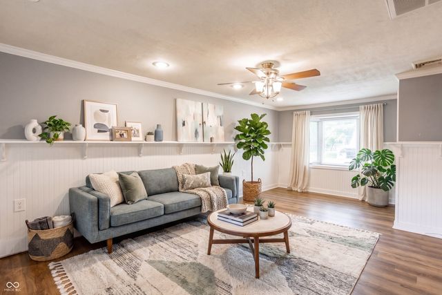 638 Karen Drive, Zionsville, IN 46077