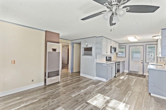 8288 ROGUE RIVER Highway, Grants Pass, OR 97527