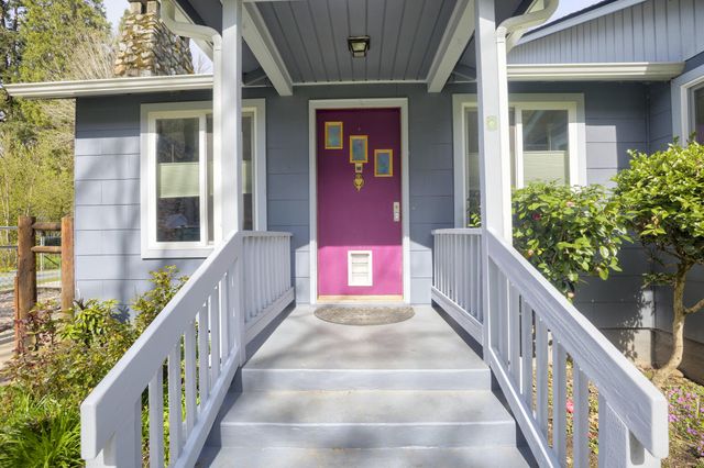 8288 ROGUE RIVER Highway, Grants Pass, OR 97527