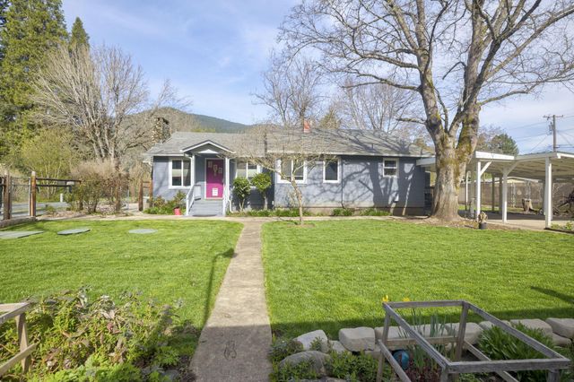 8288 ROGUE RIVER Highway, Grants Pass, OR 97527