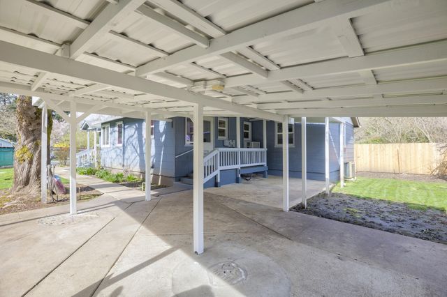 8288 ROGUE RIVER Highway, Grants Pass, OR 97527
