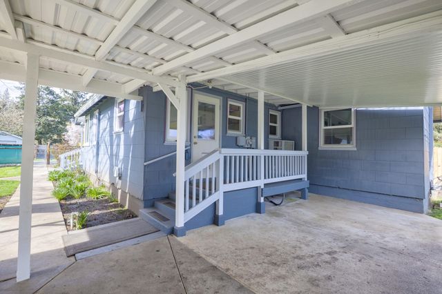 8288 ROGUE RIVER Highway, Grants Pass, OR 97527