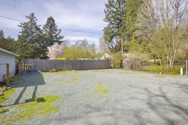 8288 ROGUE RIVER Highway, Grants Pass, OR 97527