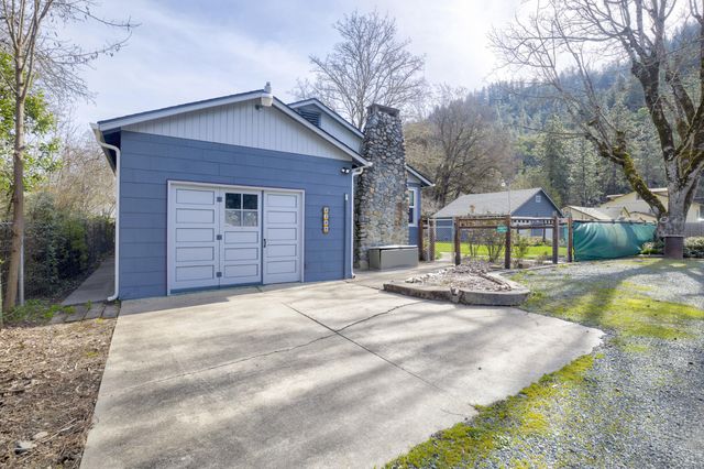 8288 ROGUE RIVER Highway, Grants Pass, OR 97527
