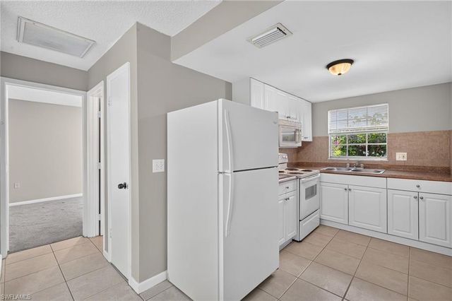 825 Courtington LN 2, Fort Myers, FL 33919