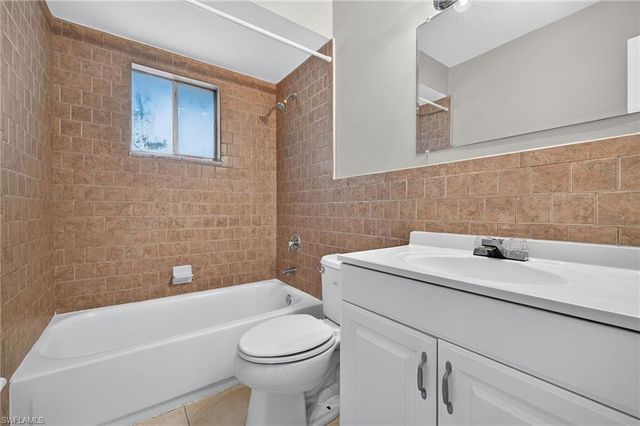 825 Courtington LN 2, Fort Myers, FL 33919