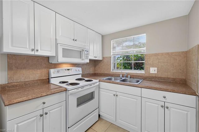 825 Courtington LN 2, Fort Myers, FL 33919