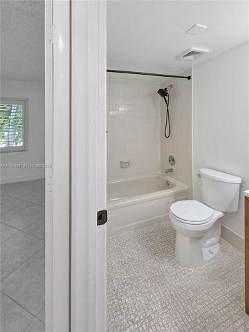 2212 S Cypress Bend Drive 301, Pompano Beach, FL 33069