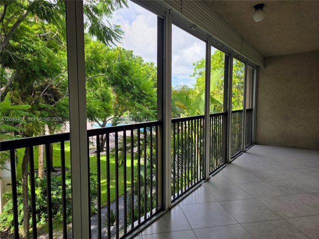 2212 S Cypress Bend Drive 301, Pompano Beach, FL 33069