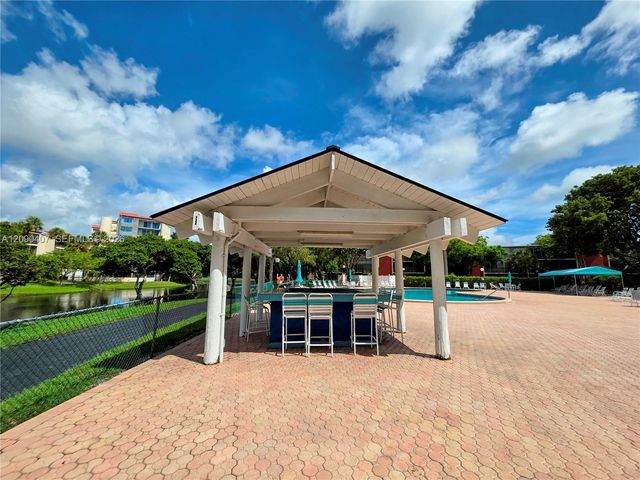 2212 S Cypress Bend Drive 301, Pompano Beach, FL 33069