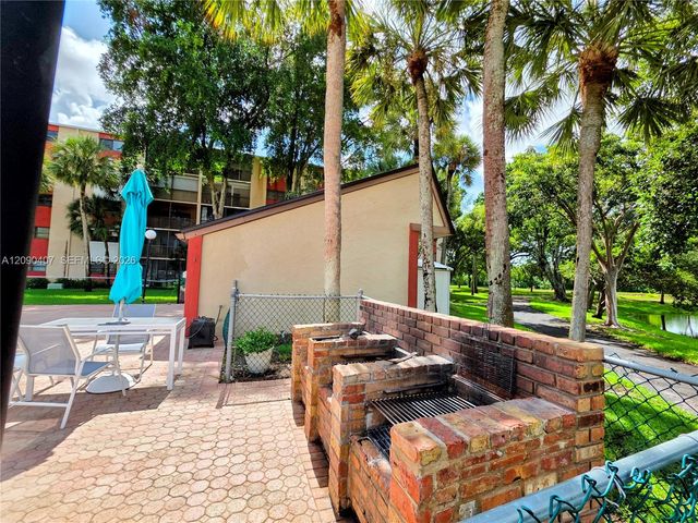2212 S Cypress Bend Drive 301, Pompano Beach, FL 33069