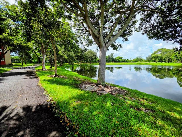 2212 S Cypress Bend Drive 301, Pompano Beach, FL 33069