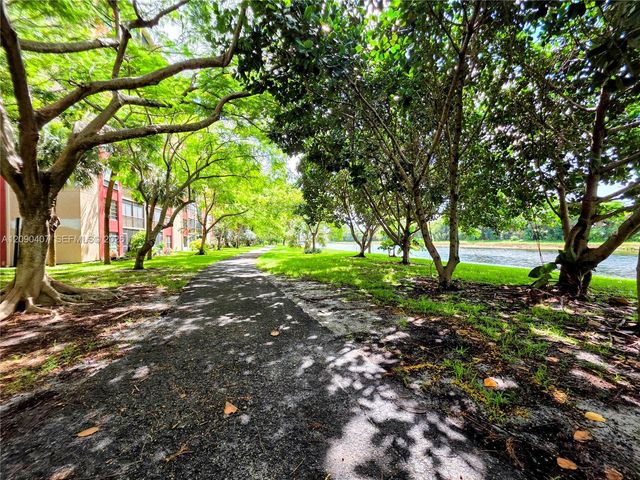 2212 S Cypress Bend Drive 301, Pompano Beach, FL 33069