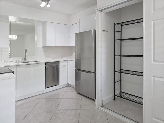 2212 S Cypress Bend Drive 301, Pompano Beach, FL 33069