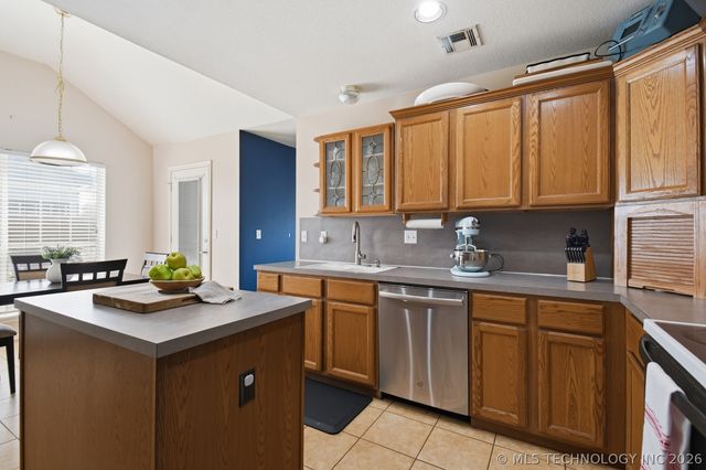 104 S Walnut Avenue, Broken Arrow, OK 74012