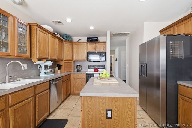 104 S Walnut Avenue, Broken Arrow, OK 74012