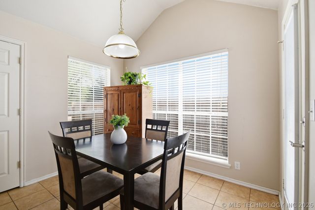 104 S Walnut Avenue, Broken Arrow, OK 74012