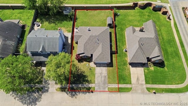 104 S Walnut Avenue, Broken Arrow, OK 74012