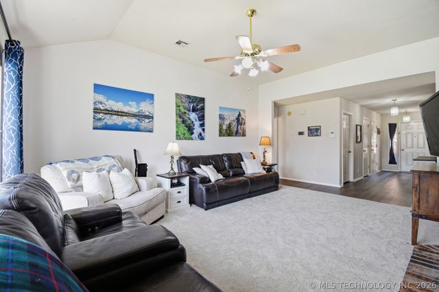 104 S Walnut Avenue, Broken Arrow, OK 74012