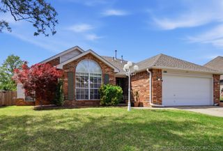 104 S Walnut Avenue, Broken Arrow, OK 74012