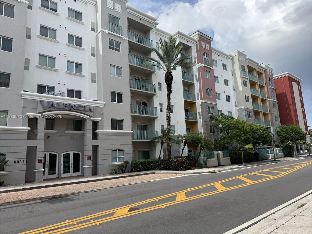 6001 SW 70th St 304, South Miami, FL 33143