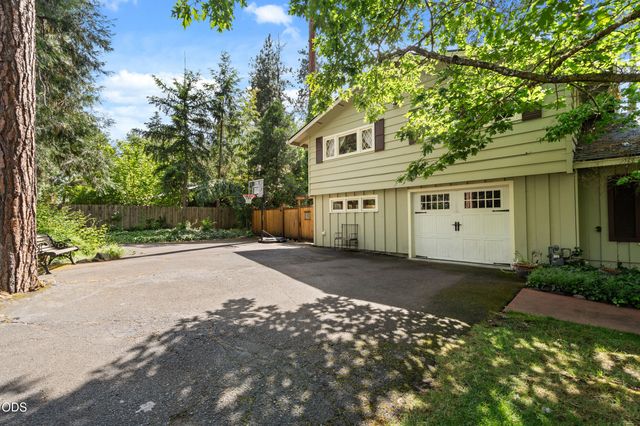 158 Renault Avenue, Medford, OR 97501