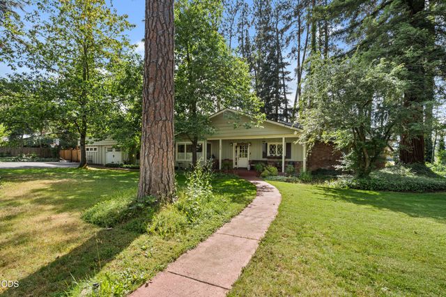 158 Renault Avenue, Medford, OR 97501
