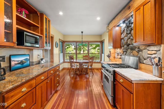 158 Renault Avenue, Medford, OR 97501