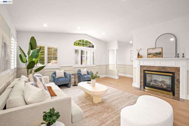 11 Rudgear Dr, Walnut Creek, CA 94596