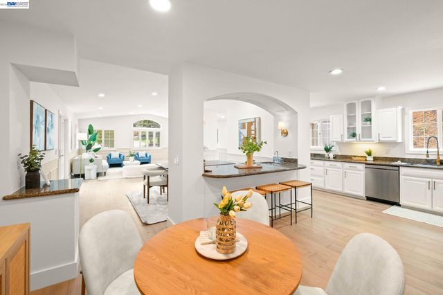 11 Rudgear Dr, Walnut Creek, CA 94596