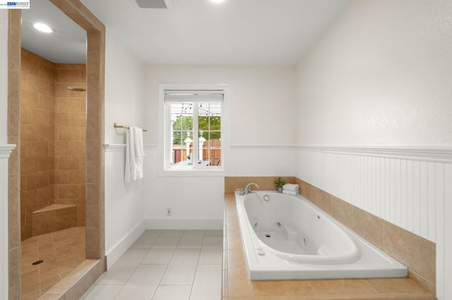 11 Rudgear Dr, Walnut Creek, CA 94596