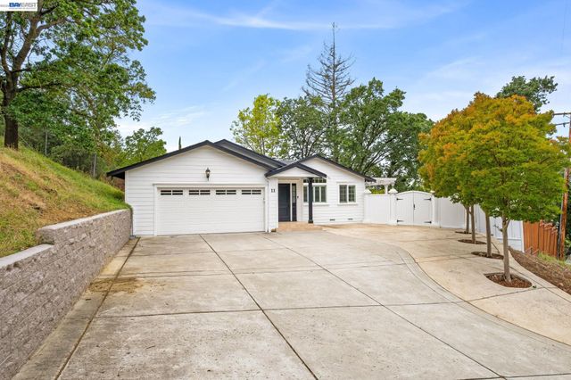 11 Rudgear Dr, Walnut Creek, CA 94596