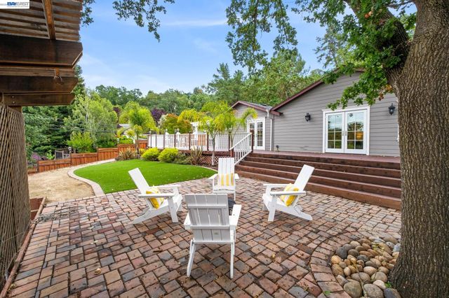 11 Rudgear Dr, Walnut Creek, CA 94596