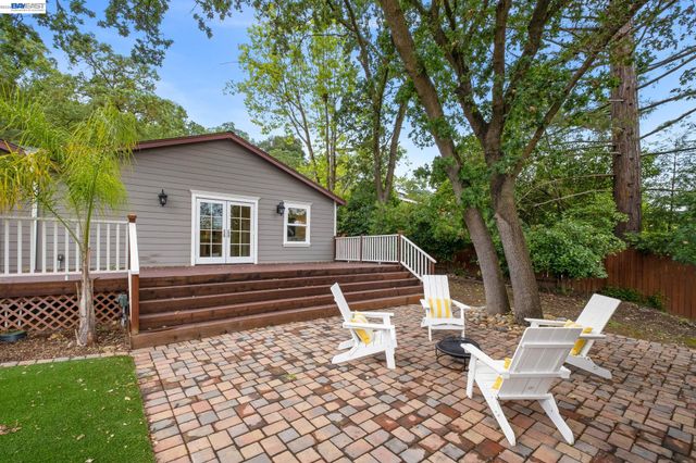 11 Rudgear Dr, Walnut Creek, CA 94596