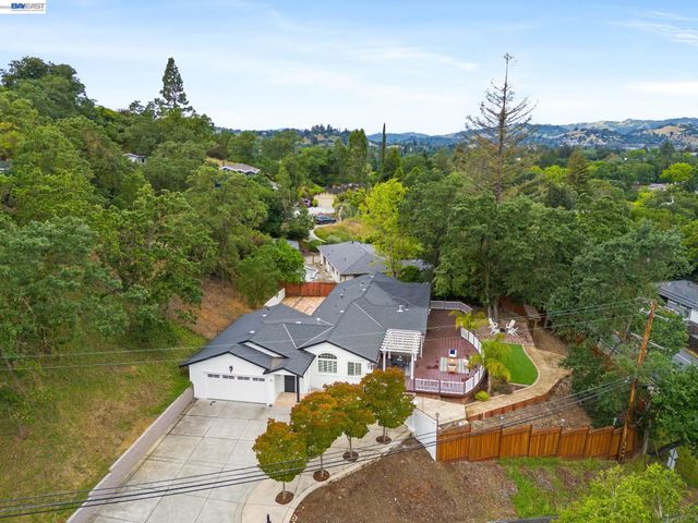 11 Rudgear Dr, Walnut Creek, CA 94596