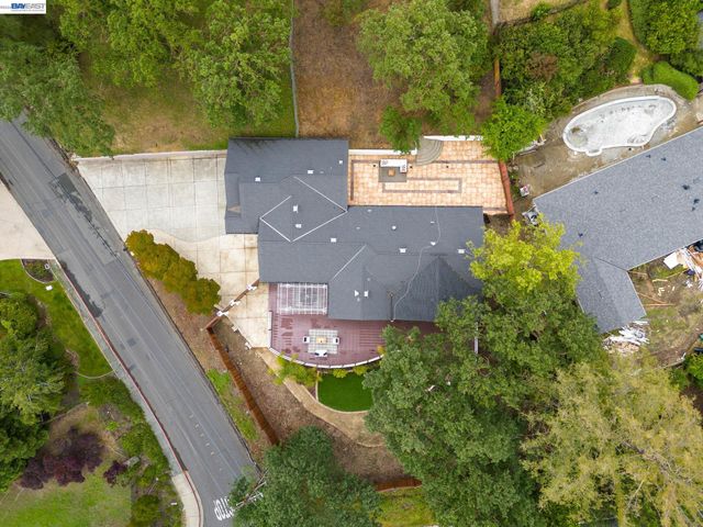 11 Rudgear Dr, Walnut Creek, CA 94596