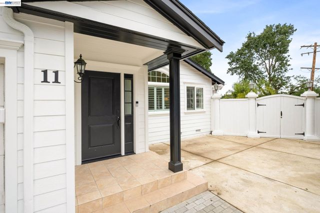 11 Rudgear Dr, Walnut Creek, CA 94596