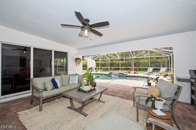 991 Aqua LN, Fort Myers, FL 33919