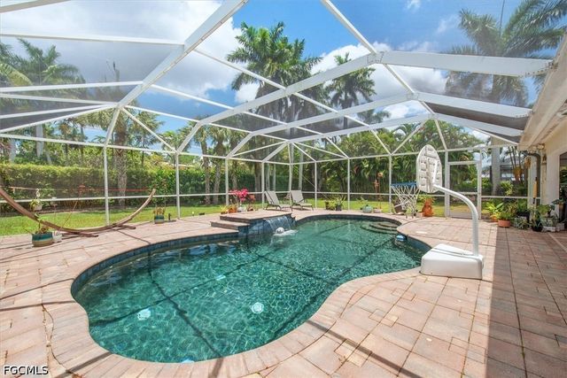 991 Aqua LN, Fort Myers, FL 33919