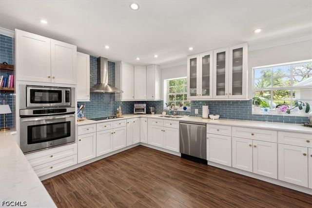 991 Aqua LN, Fort Myers, FL 33919