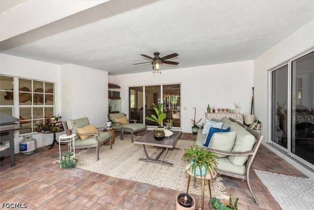 991 Aqua LN, Fort Myers, FL 33919