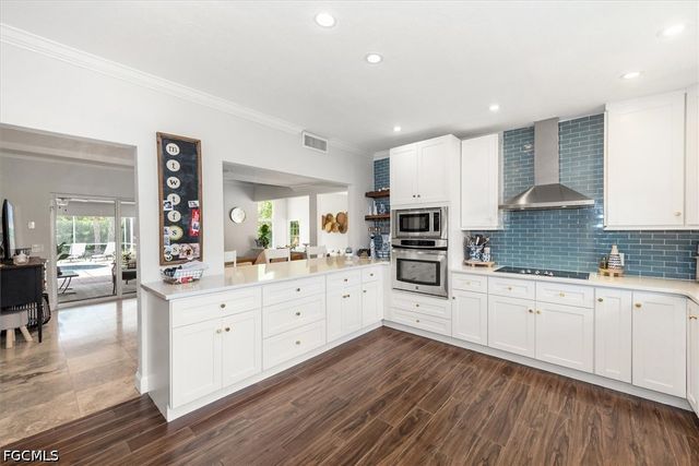 991 Aqua LN, Fort Myers, FL 33919